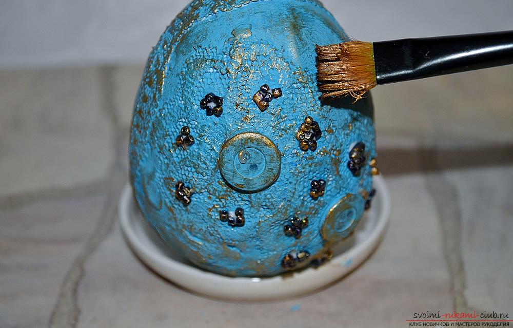 Пасхальный мастер-класс покажет как сделать декор яиц с помощью кружева и пуговиц.. Фото №17